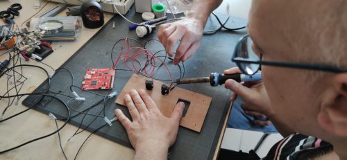 Tisseurs-dondes-Electrons-Libres-1648641460364