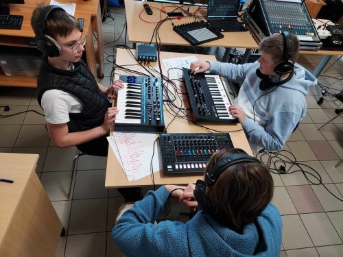 Tisseurs-dondes-Nos-Futurs-synthes